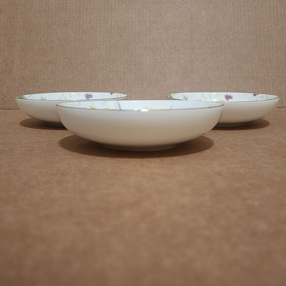 Williams Sonoma Set of 3 Cereal Bowls 5.5" Easter Bunny Meadow Gold Rimmed - Picture 4 of 7